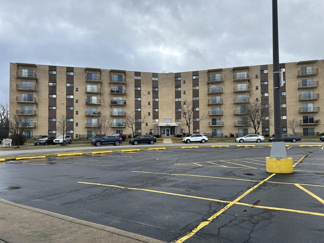 18400 Cherry Creek Dr. #512, Homewood, IL 60430