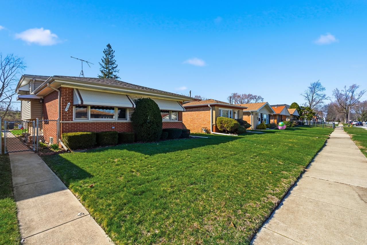 14114 S Saginaw Ave., Burnham, IL 60633