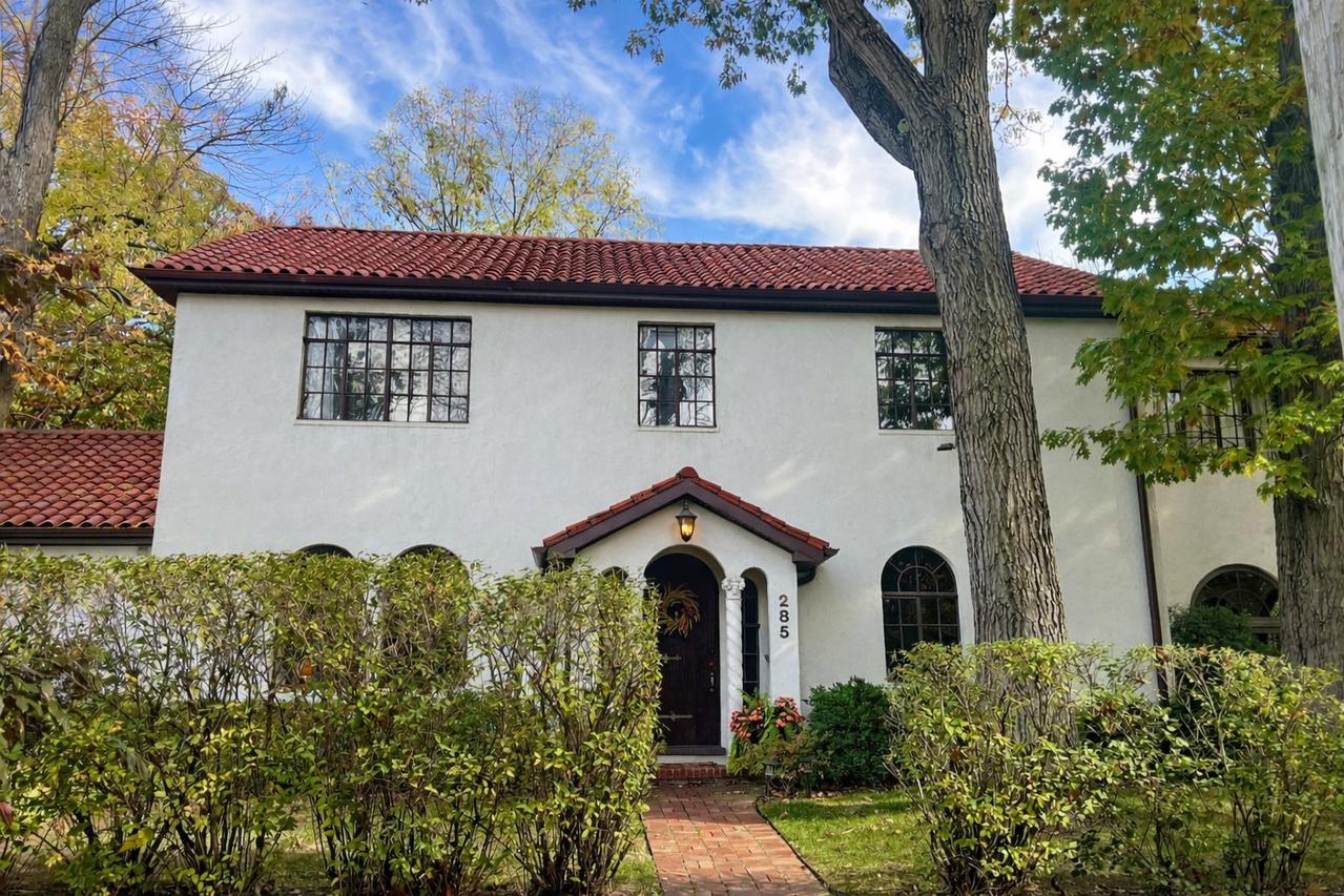 285 Vernon Ave., Glencoe, IL 60022