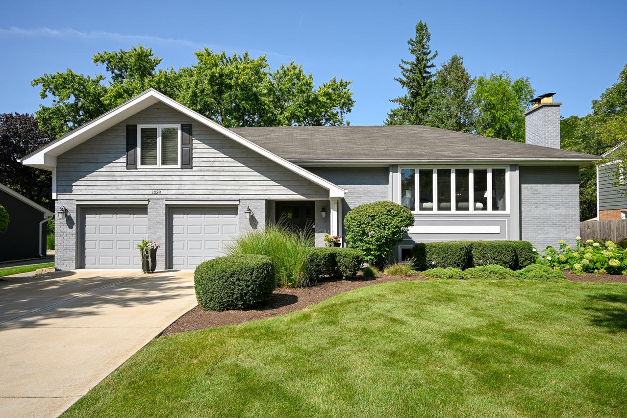 1228 Gamon Rd., Wheaton, IL 60189