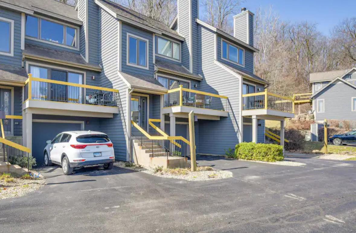 319 Territory Dr., Galena, IL 61036