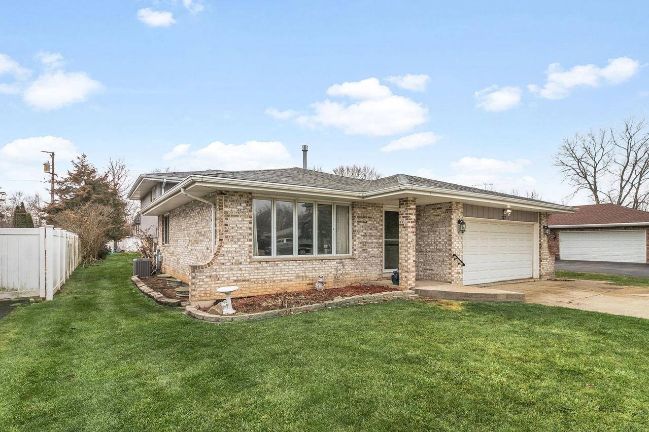 207 Hill St., Willow Springs, IL 60480