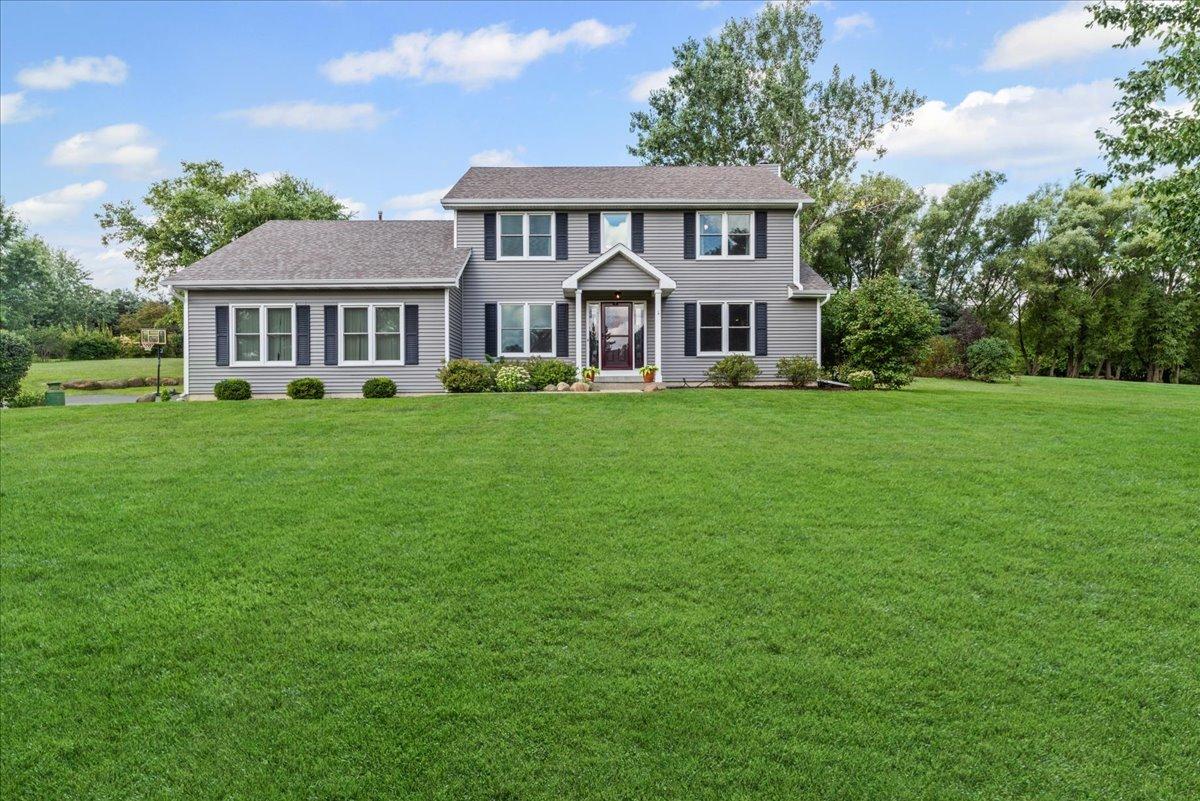 11111 Huron Dr., Spring Grove, IL 60081