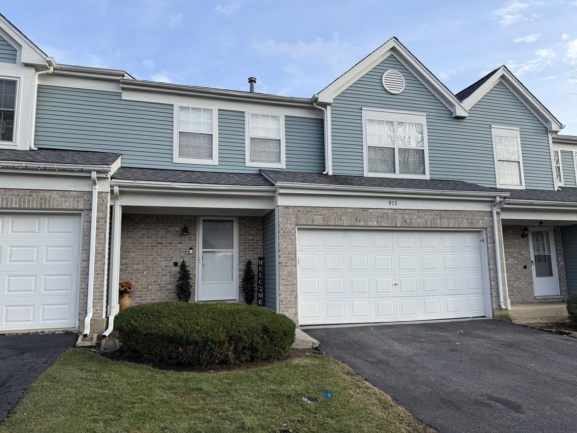 953 Old Oak Cir., Algonquin, IL 60102