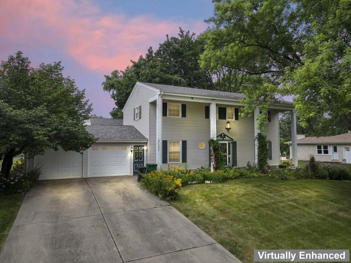 27W084 Fleming Dr., Winfield, IL 60190