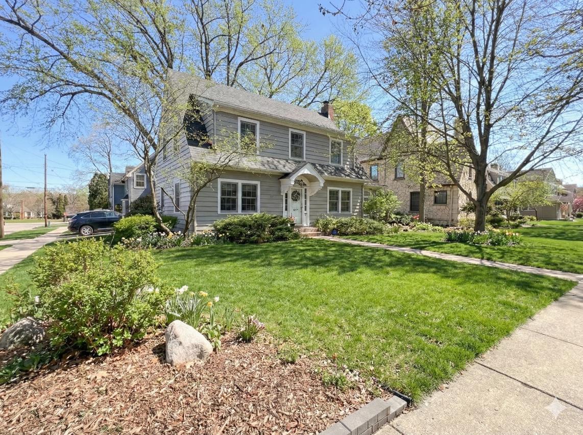 2037 Clinton St., Rockford, IL 61103