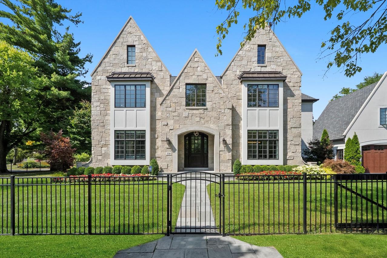 330 Brookside Ln., Glencoe, IL 60022