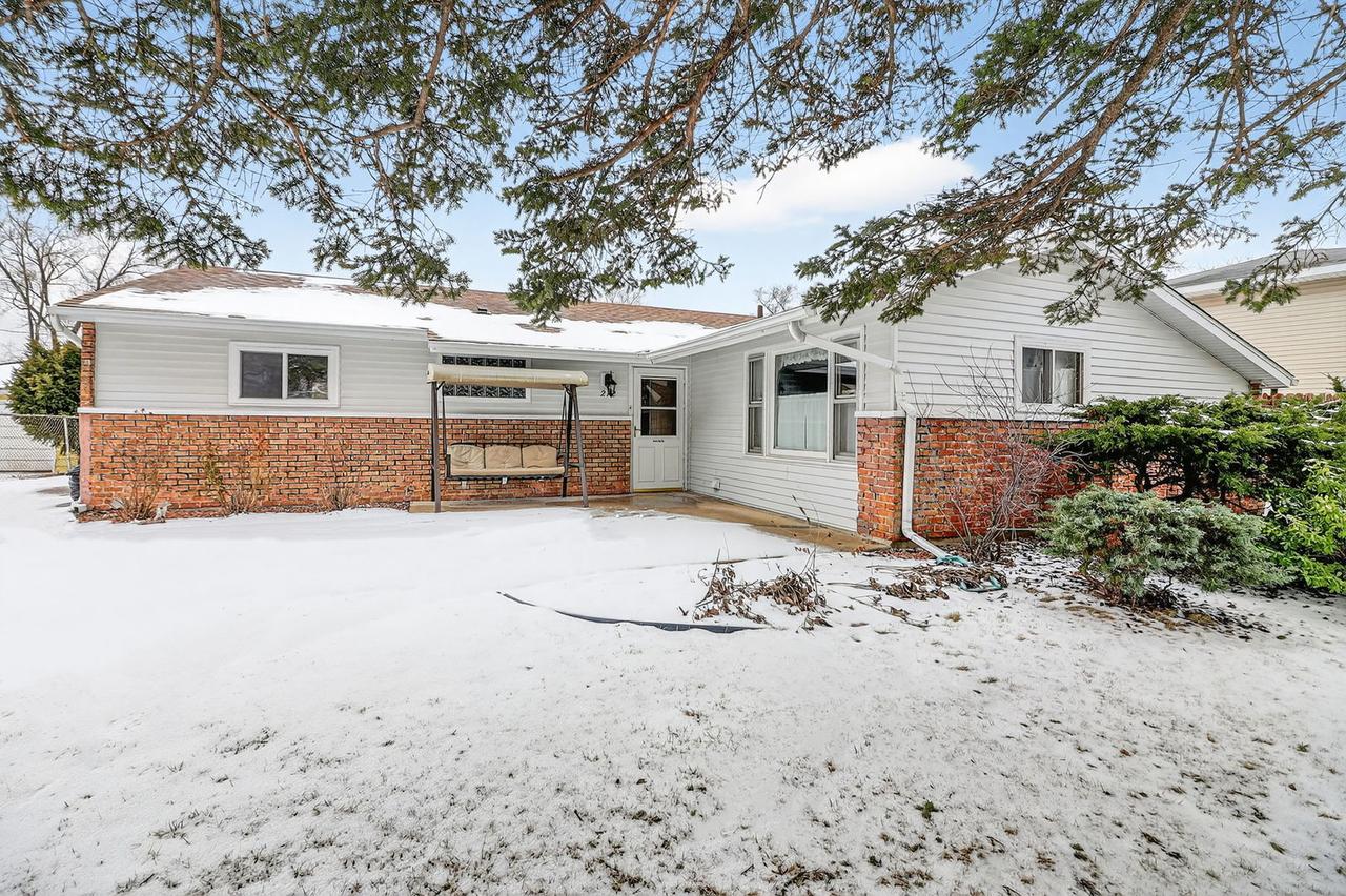 212 Glengary Dr., Bolingbrook, IL 60440