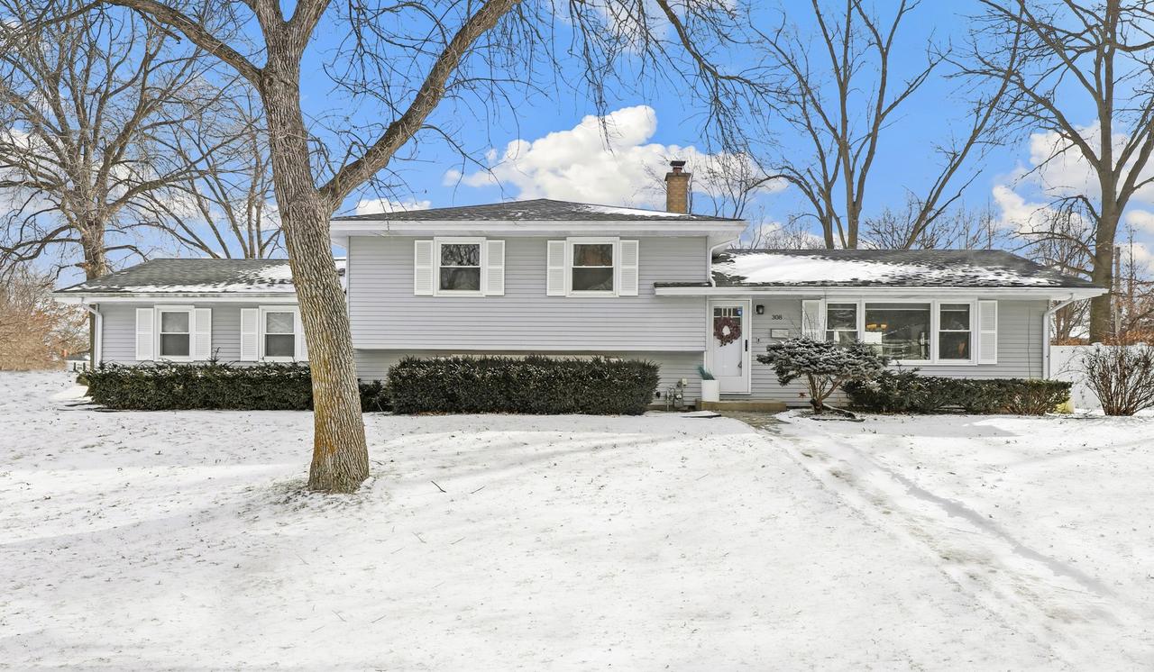 308 Spruce Dr., Naperville, IL 60540