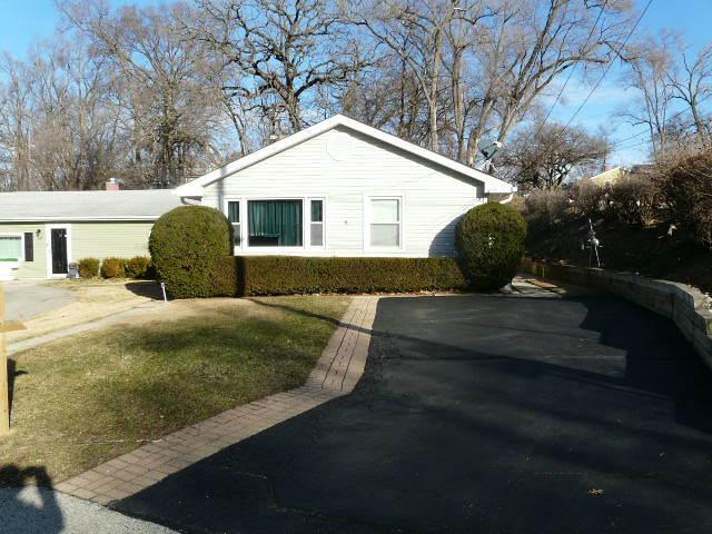8 Cross St., Fox Lake, IL 60020