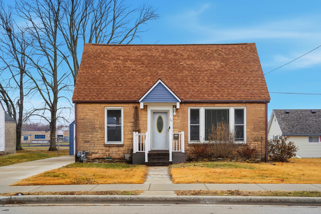 710 E 16th St., Sterling, IL 61081