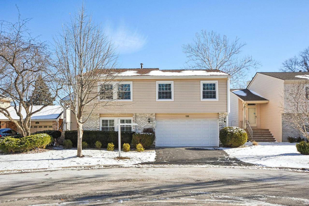 108 Croftwood Ct., Rolling Meadows, IL 60008