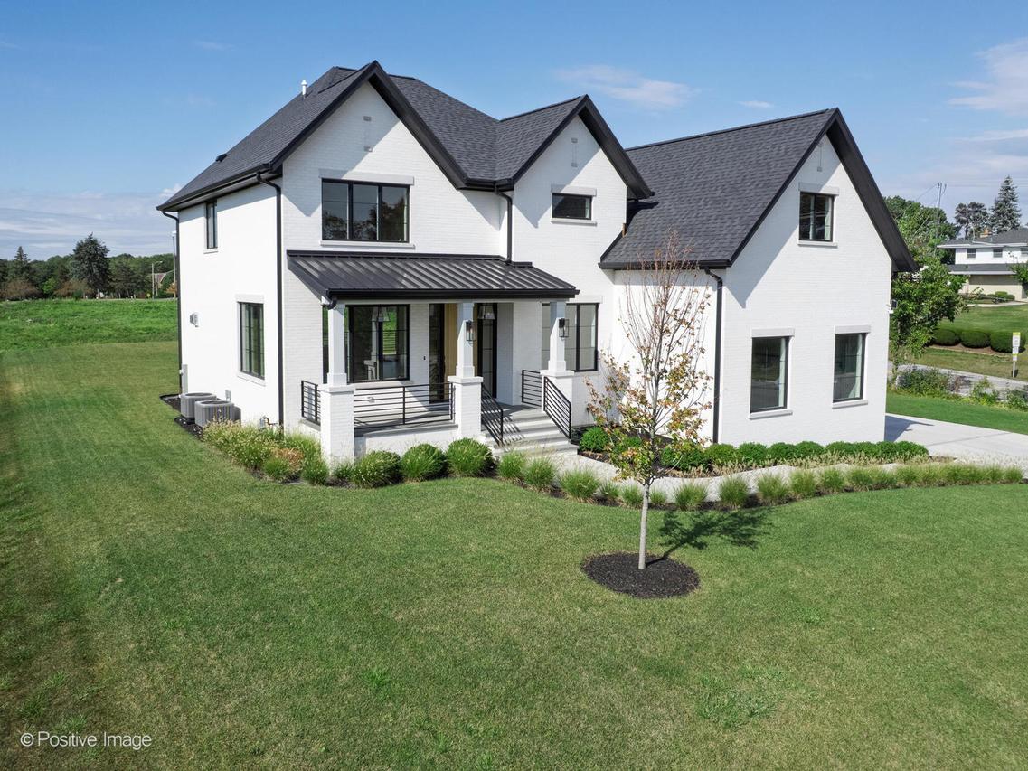 8302 Pleasant View Ave., Willow Springs, IL 60480