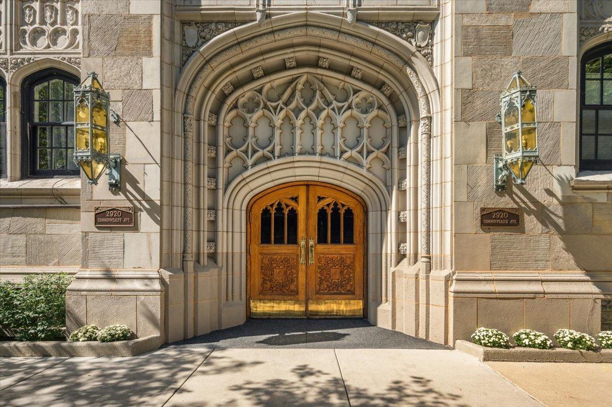 2920 N Commonwealth Ave. #12A, Chicago, IL 60657