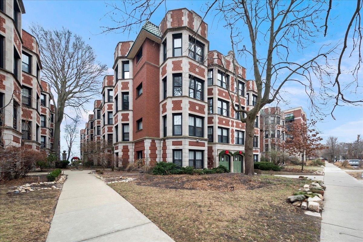 7641 N Eastlake Ter. #1F, Chicago, IL 60626