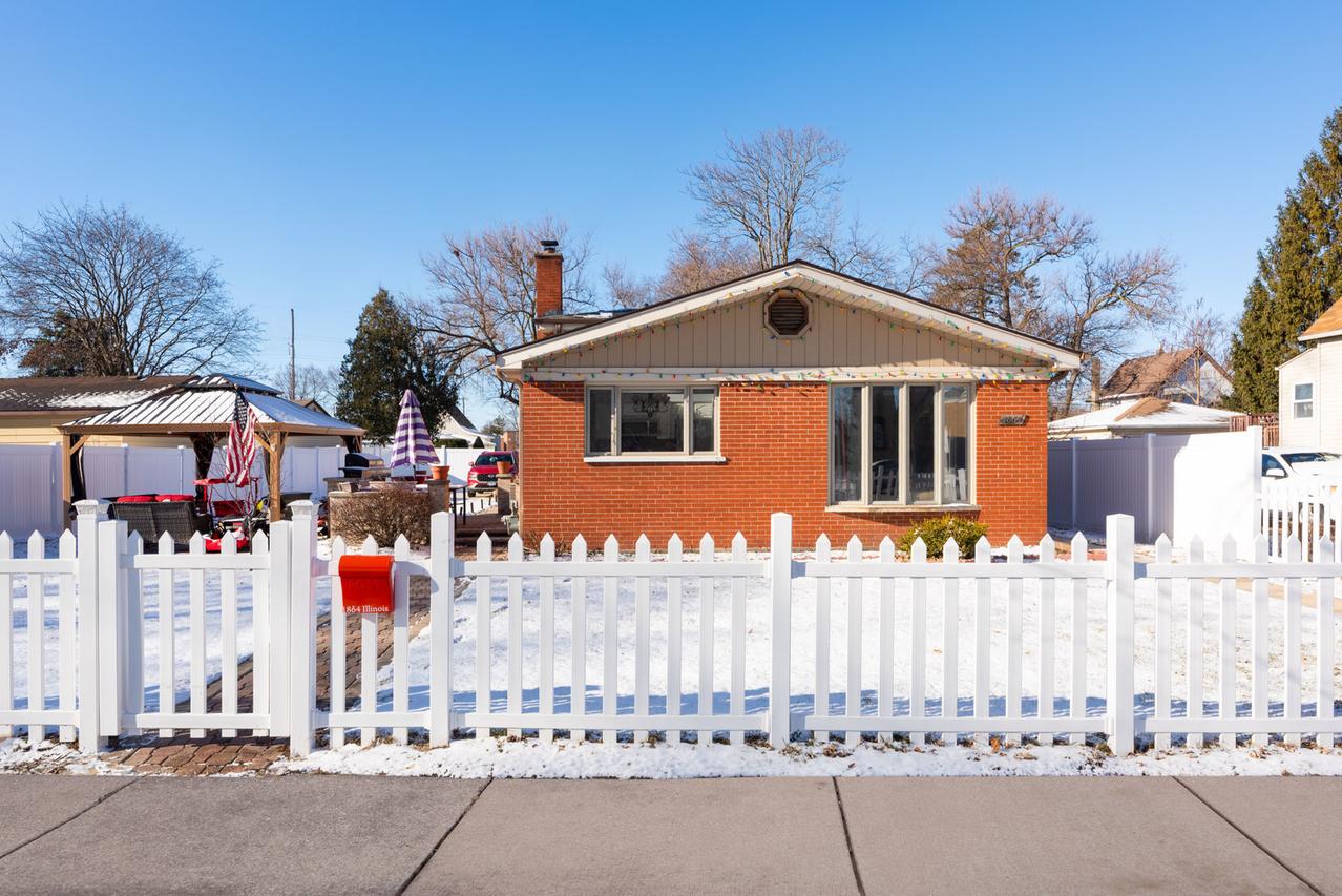 1864 Illinois St., Des Plaines, IL 60018