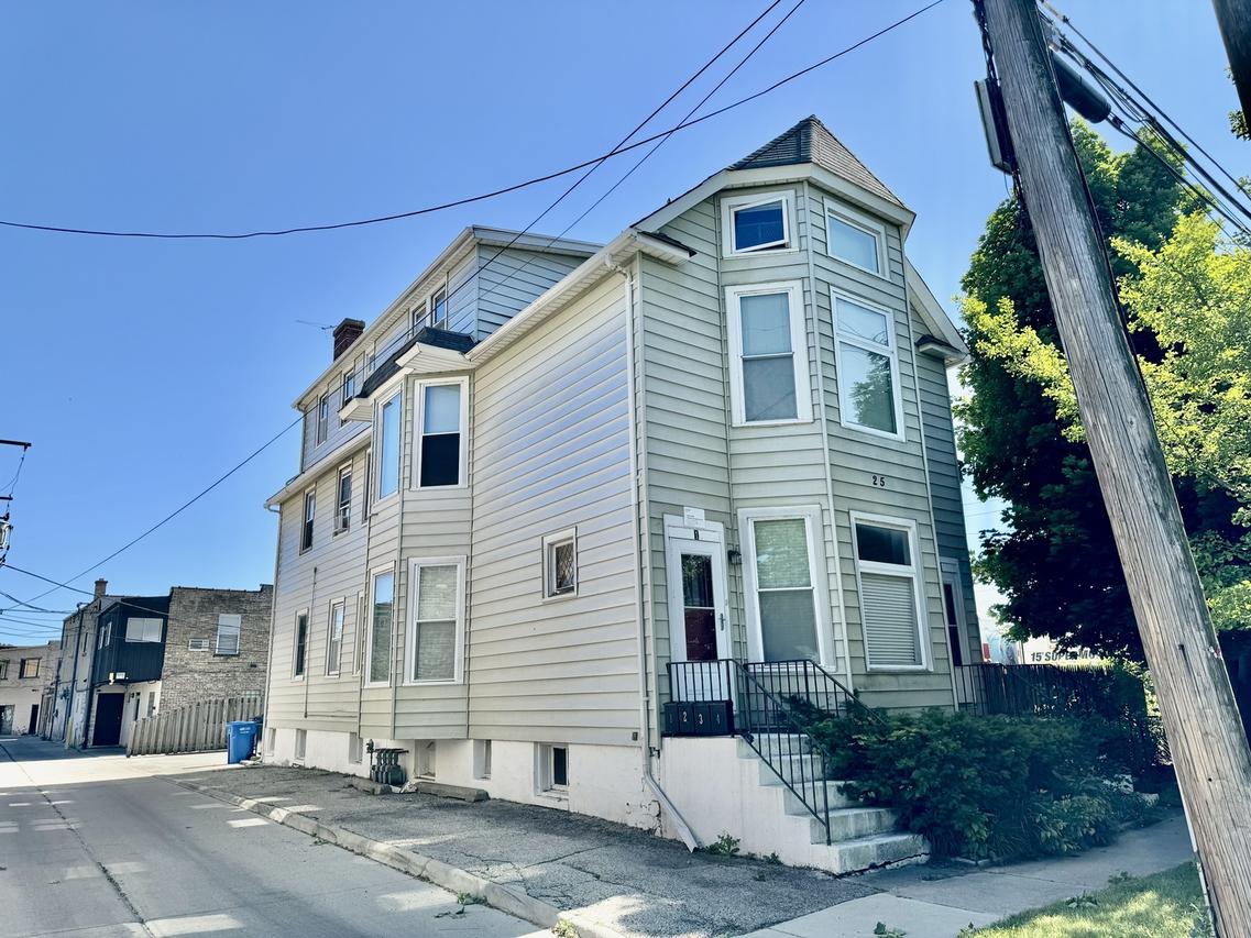 25 Webster Ave., Highwood, IL 60040