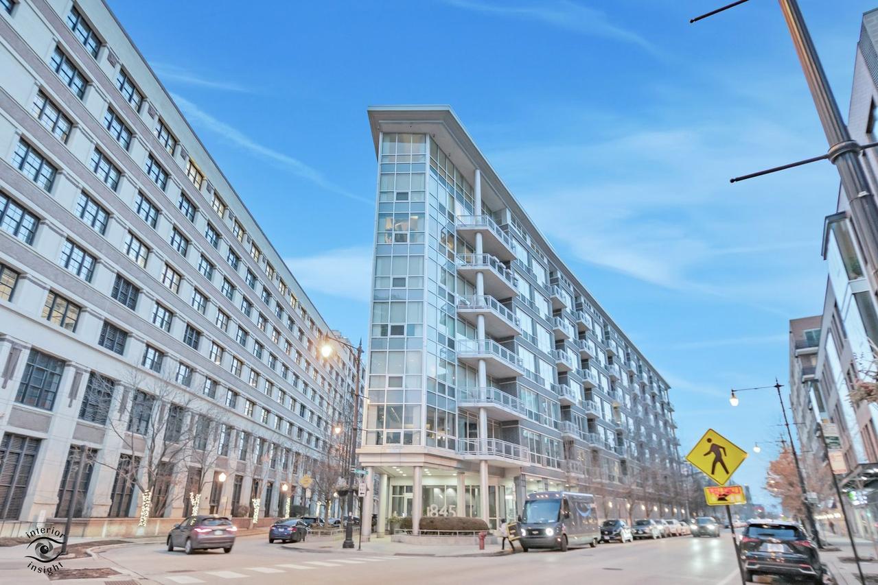 845 N Kingsbury St. #211, Chicago, IL 60610