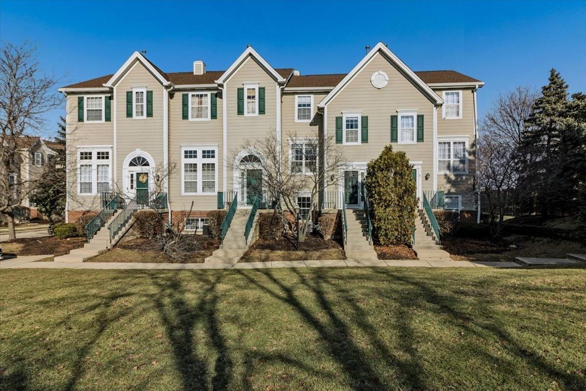 2416 Courtyard Cir. #2, Aurora, IL 60506