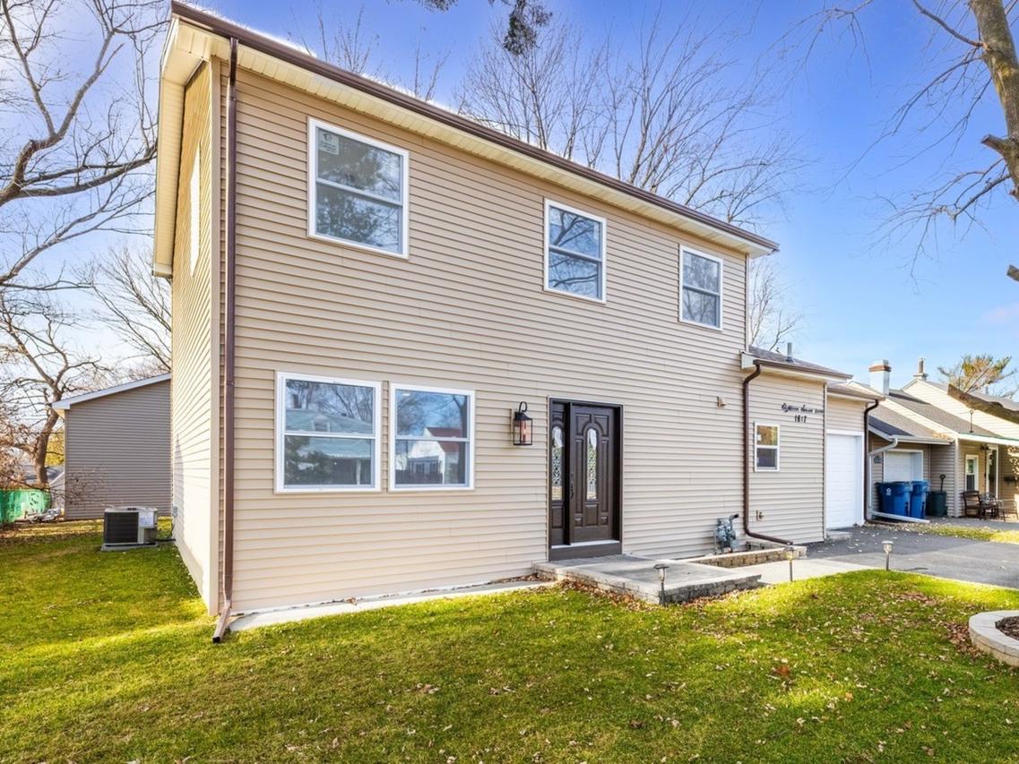 1817 Kelly Ave., Crest Hill, IL 60403