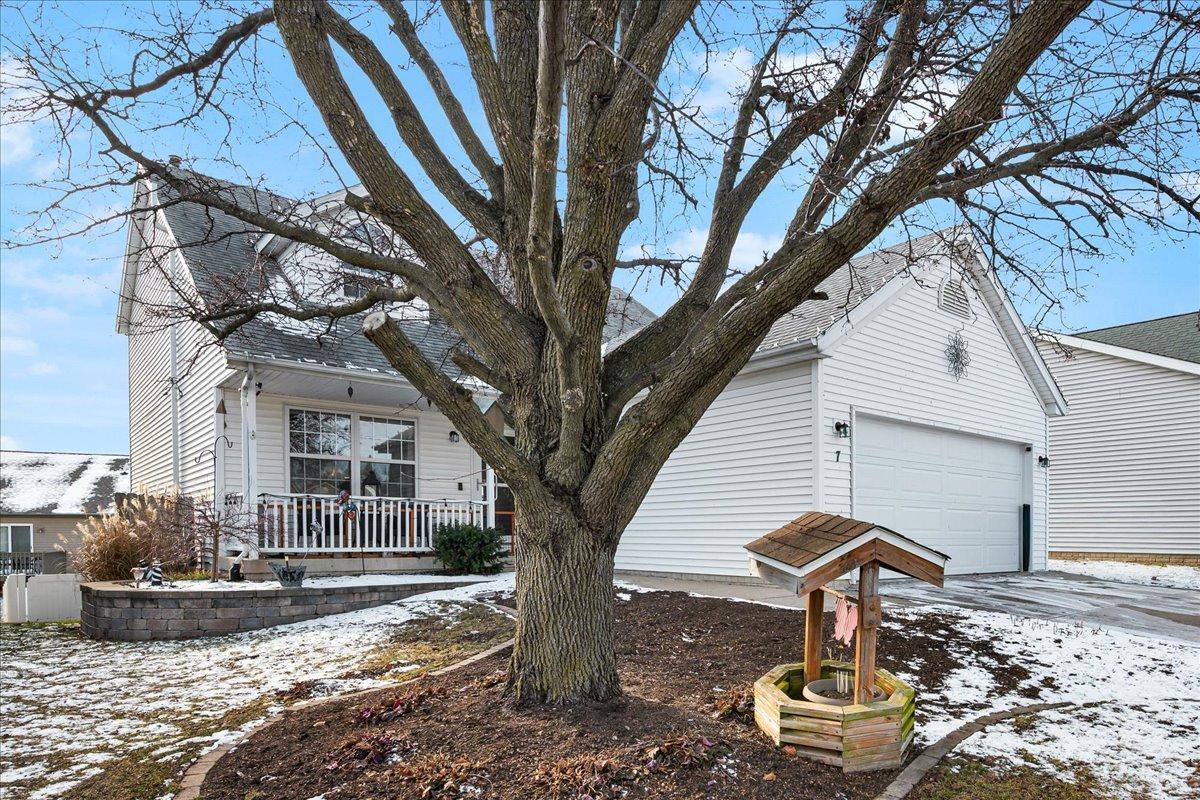 7 Lake Ridge Ct., Bloomington, IL 61701