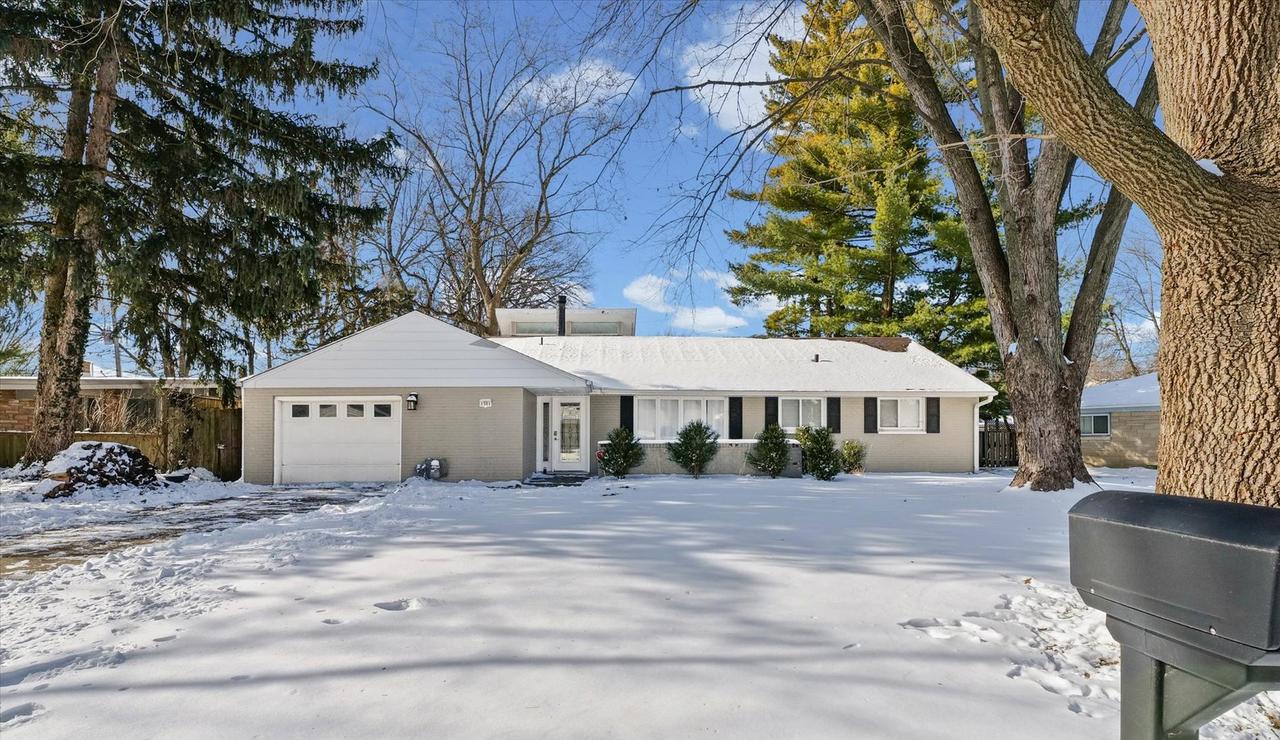 1301 Belmeade Dr., Champaign, IL 61821