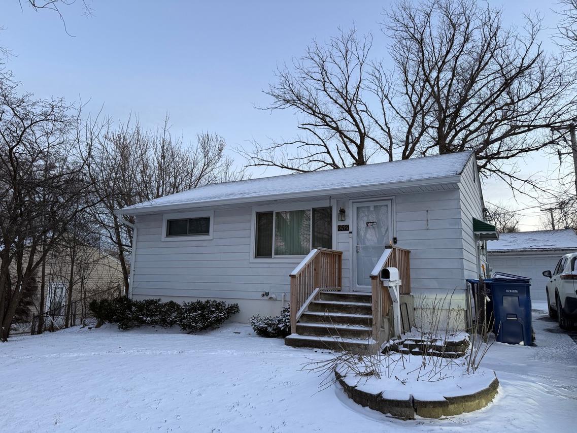 2521 Dakota Rd., Waukegan, IL 60087