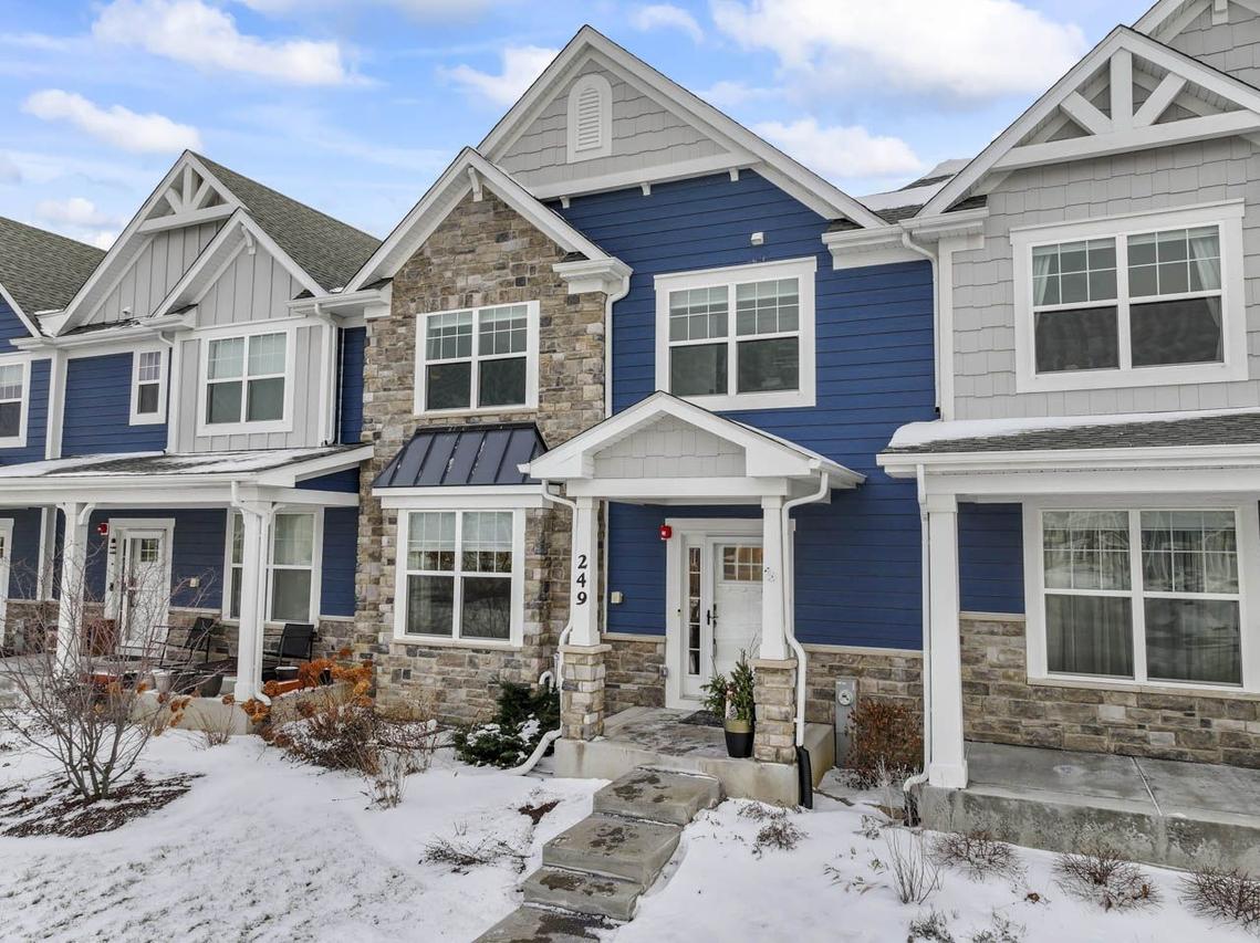249 Hoffmann Dr., Buffalo Grove, IL 60089