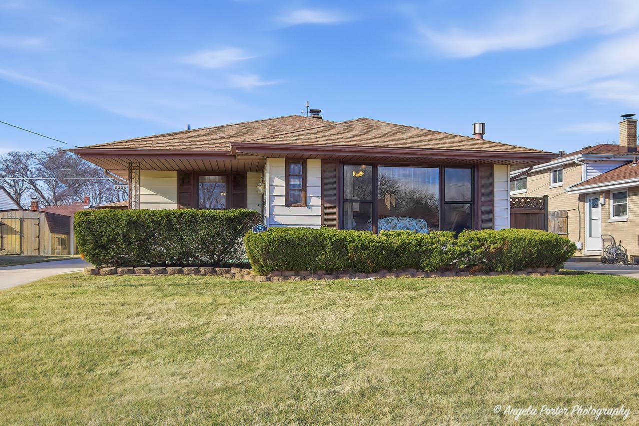 2326 Walnut St., Waukegan, IL 60087