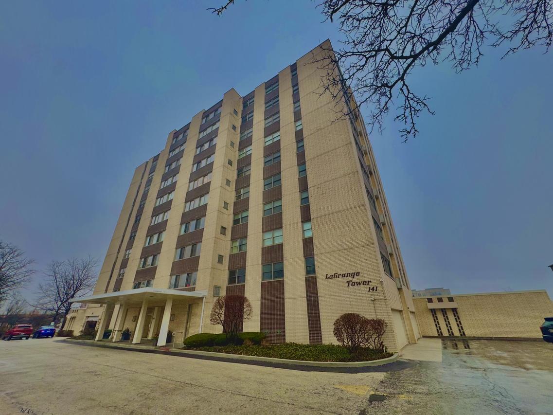141 N La Grange Rd. #504, La Grange, IL 60525