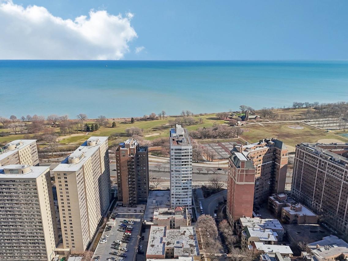 3900 N Lake Shore Dr. #5E, Chicago, IL 60613