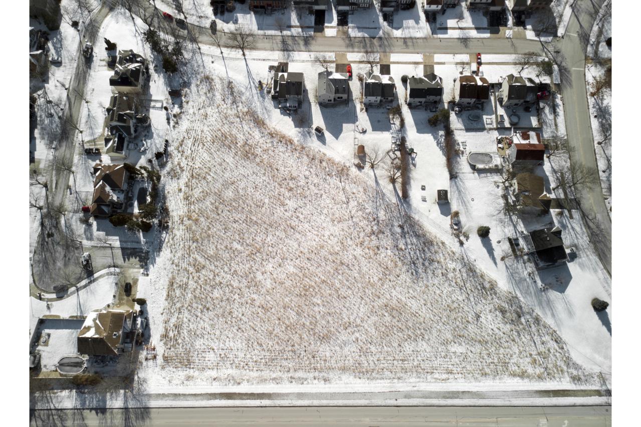 24W737 Central Ave., Roselle, IL 60172