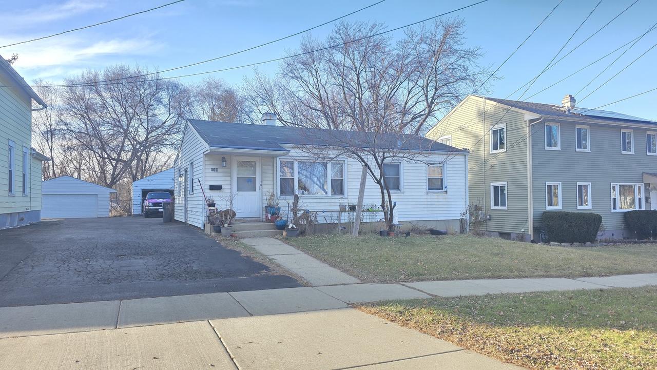 918 Lavoie Ave., Elgin, IL 60120