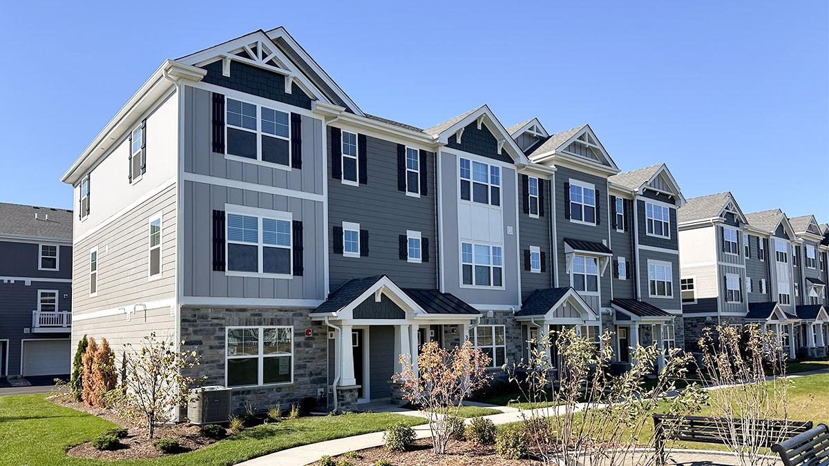 430 Lakeshore Ct., St. Charles, IL 60174