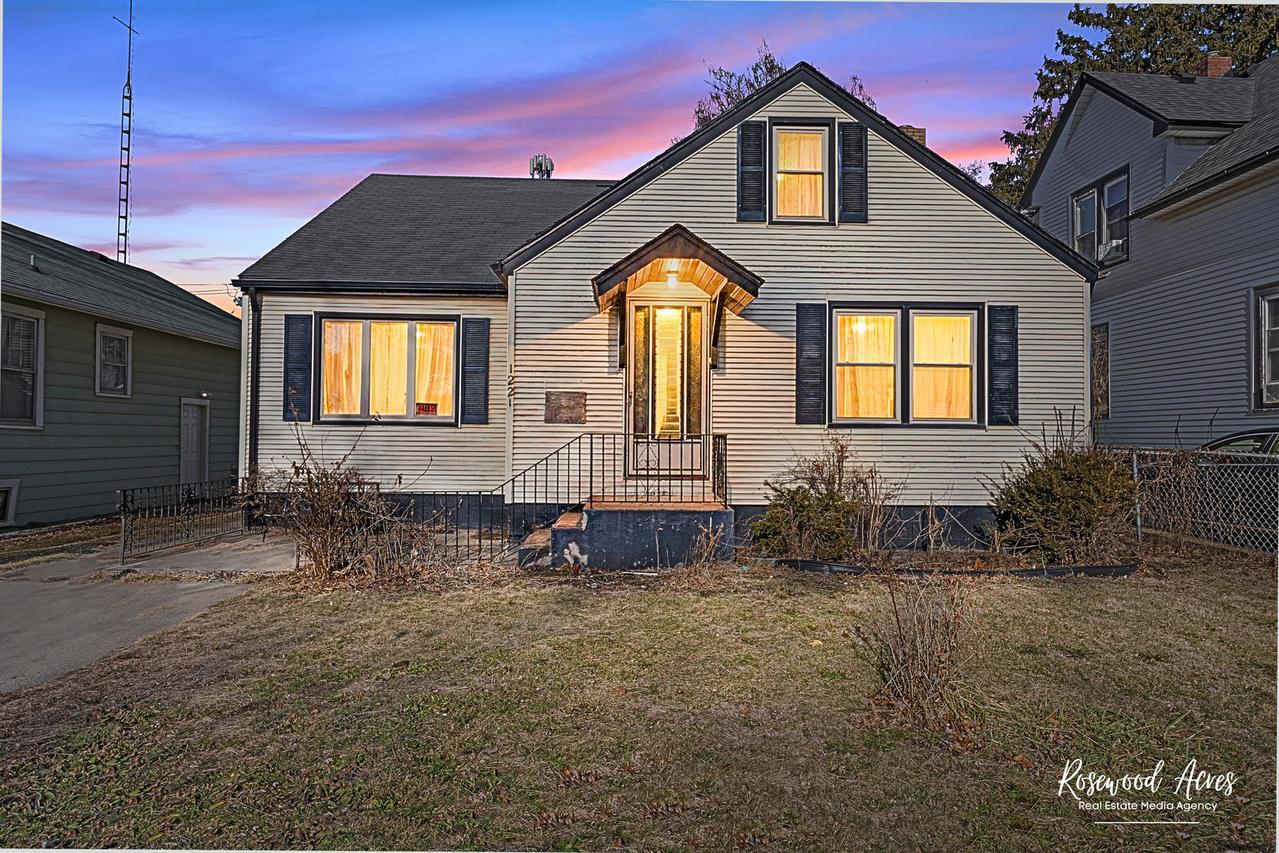 1221 E Chestnut St., Kankakee, IL 60901