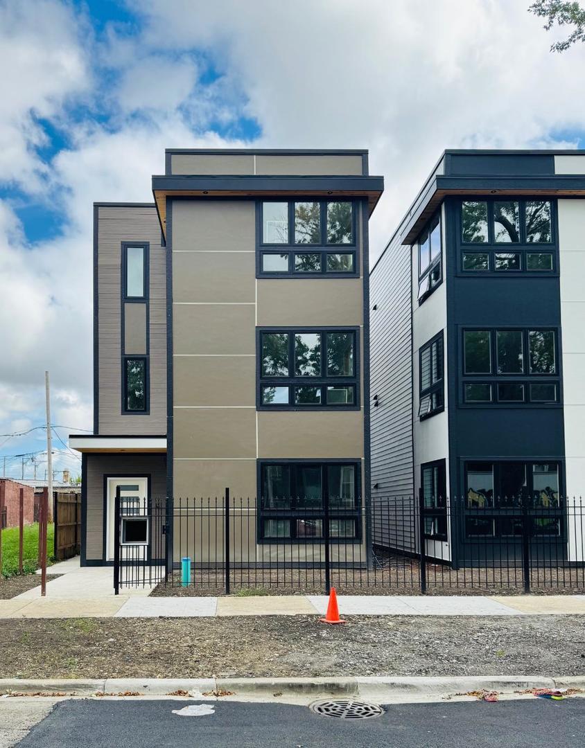 155 N La Crosse Ave., Chicago, IL 60644