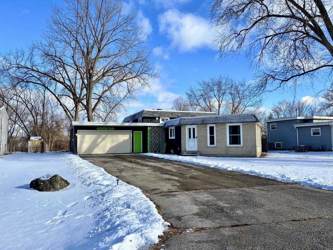 1751 Gary Ave., Aurora, IL 60505