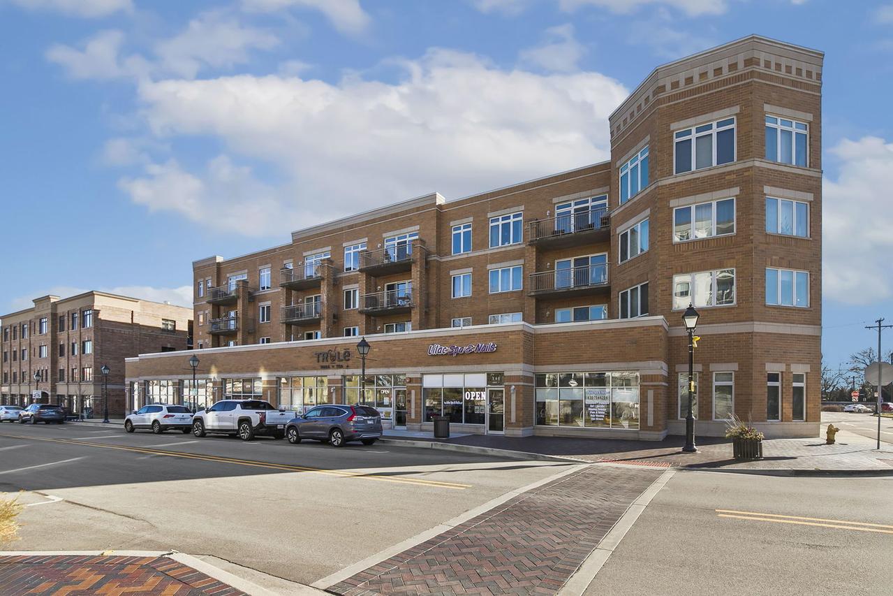 1 S Lincoln Ave. #206, Lombard, IL 60148