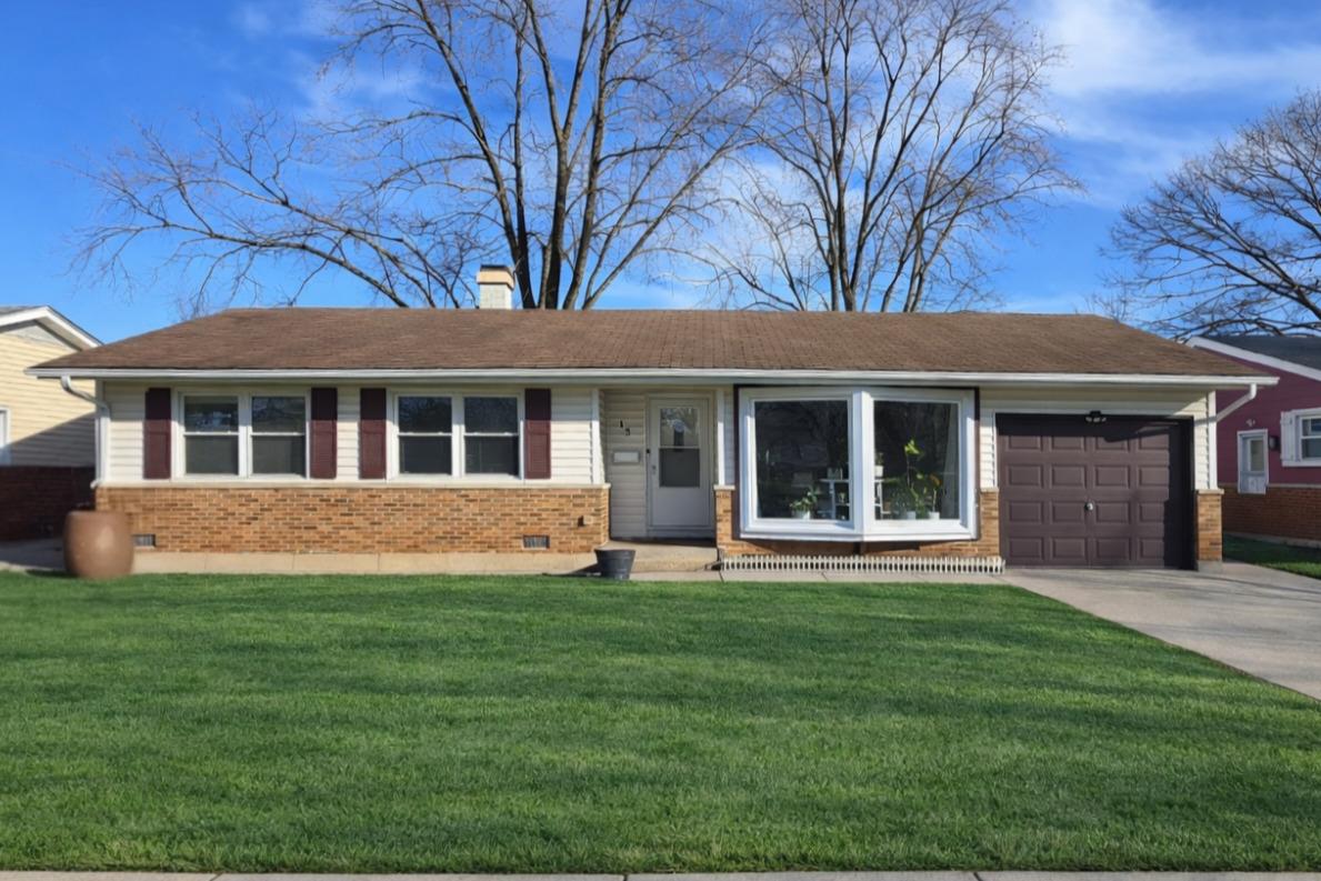 15 Wildwood Rd., Elk Grove Village, IL 60007