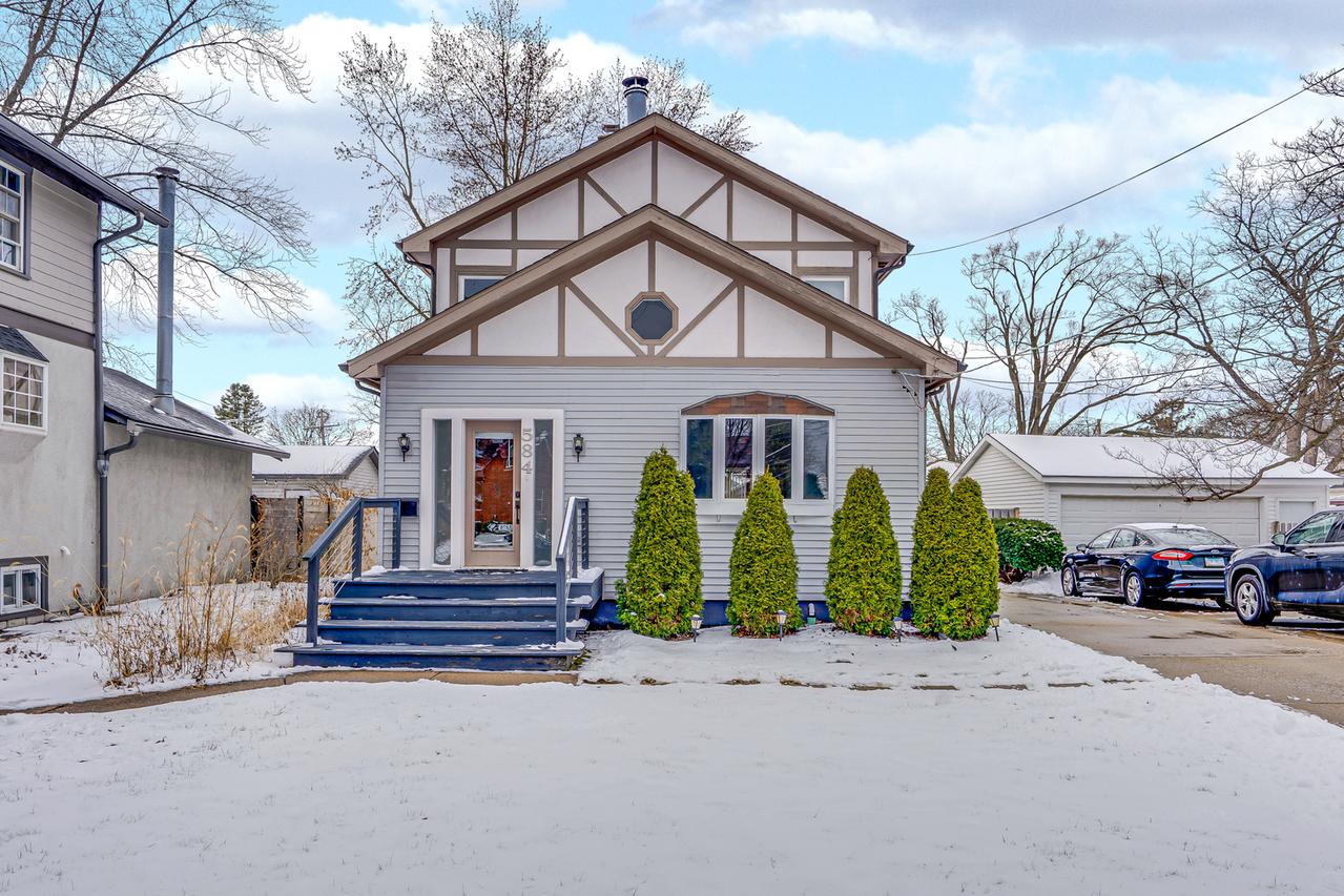 584 S 4th Ave., Des Plaines, IL 60016