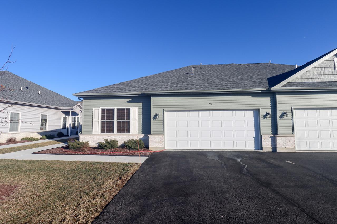 934 Lexington St., Mchenry, IL 60050