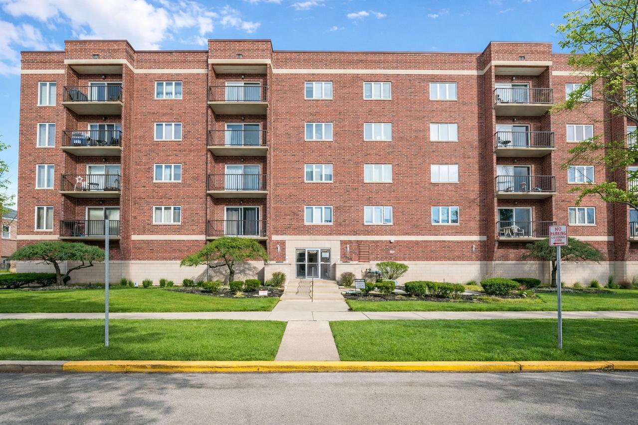 1330 Perry St. #504, Des Plaines, IL 60016
