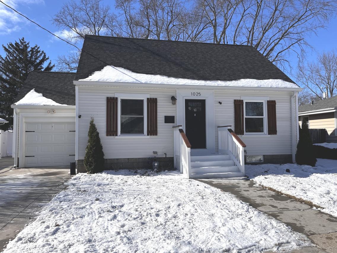 1025 Queen Anne St., Woodstock, IL 60098