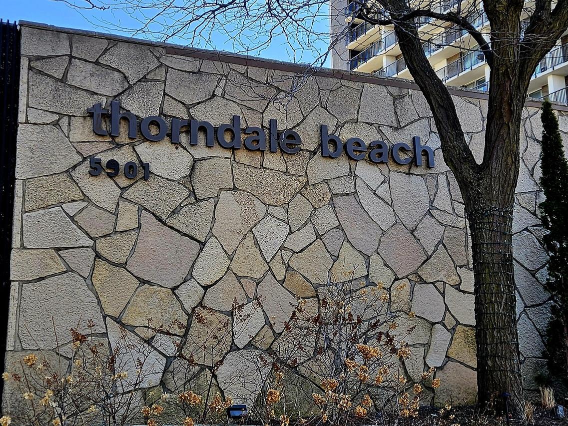 5901 N Sheridan Rd. #9C, Chicago, IL 60660