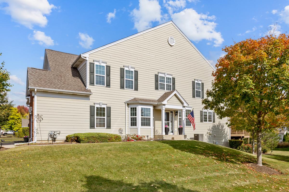 1127 Pine Valley Ct., Elgin, IL 60124