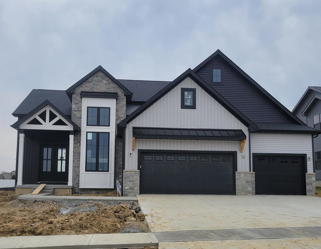 5215 Castlebar Dr., Bloomington, IL 61705