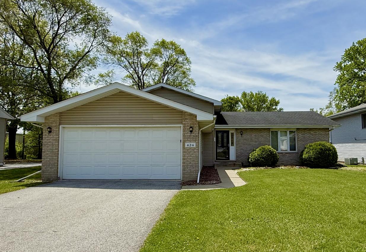 424 E Clark St., Glenwood, IL 60425