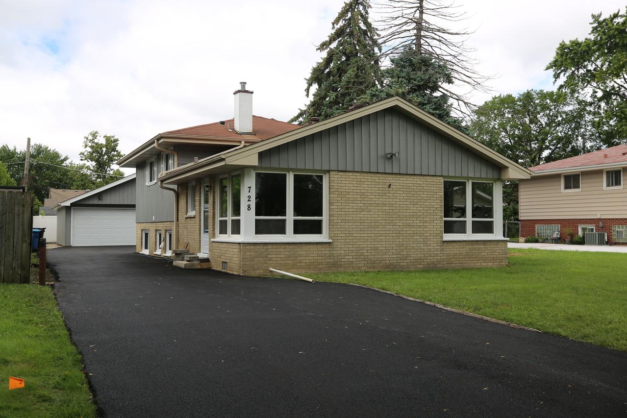 728 N Parker St., Elmhurst, IL 60126