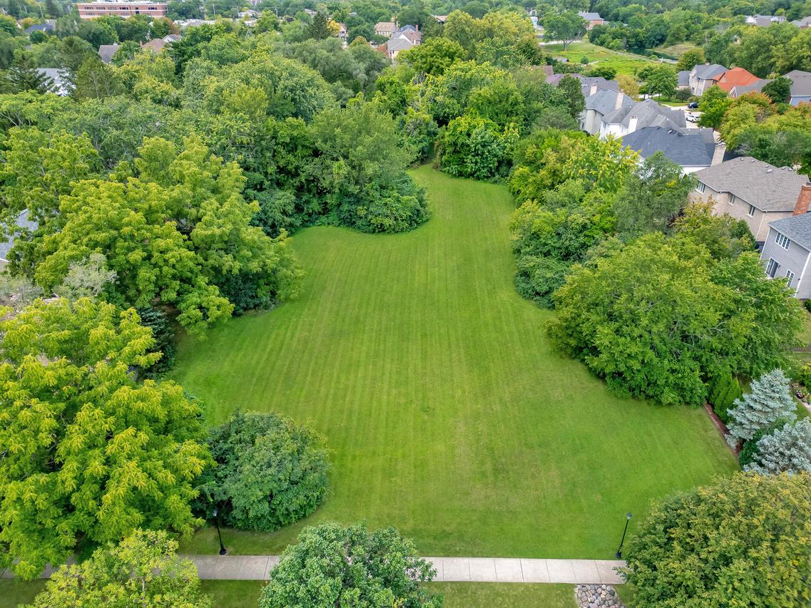 5725 S Wilmette Ave., Westmont, IL 60559
