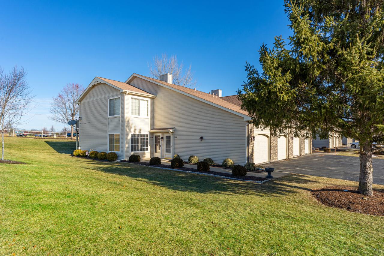 7636 Creek Bend, Rockford, IL 61114